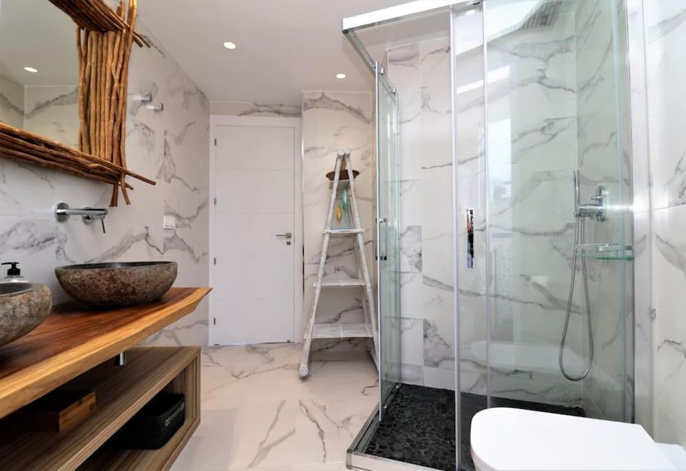Luxurious 2-Bedroom Apt With Stunning Views, 1St Line On Levante Beach, Benidorm Exterior foto